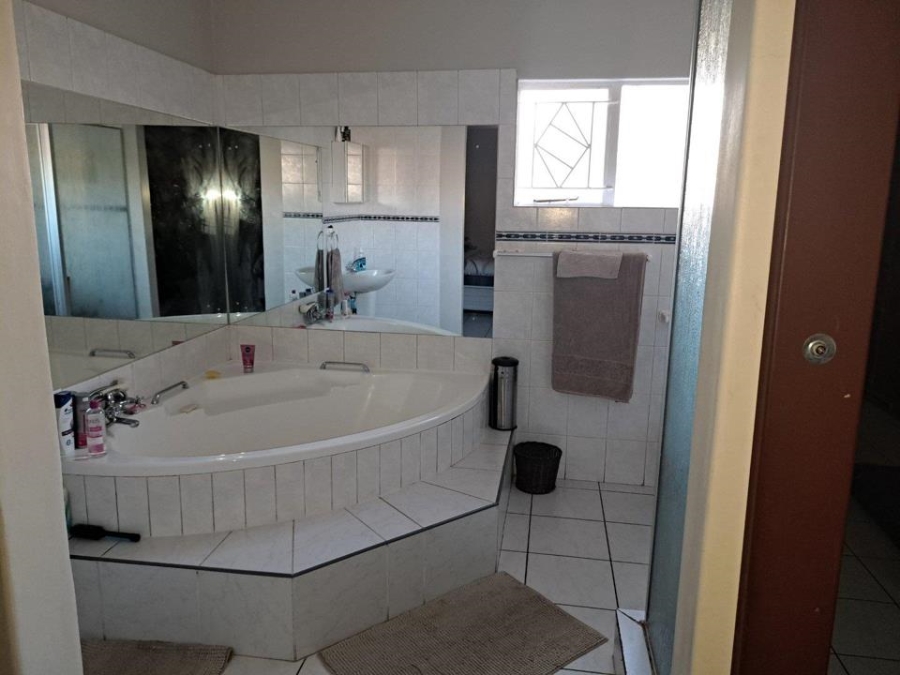 4 Bedroom Property for Sale in Flora Park Northern Cape